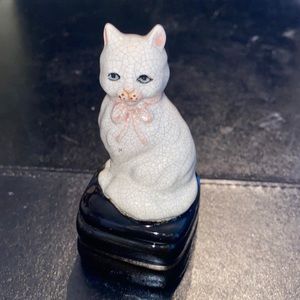 Vintage Tekashi made in Japan trinket box cat on the pillow